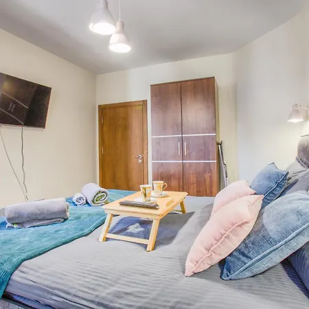 Cosy On The Lift דירה